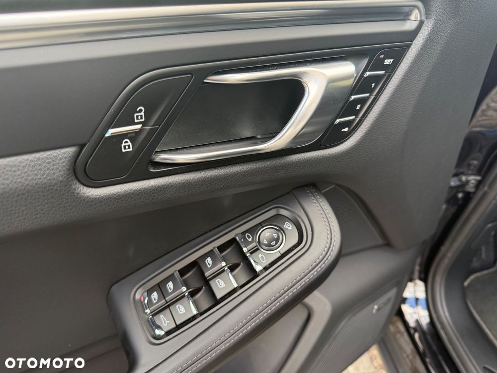 Porsche Macan T - 12