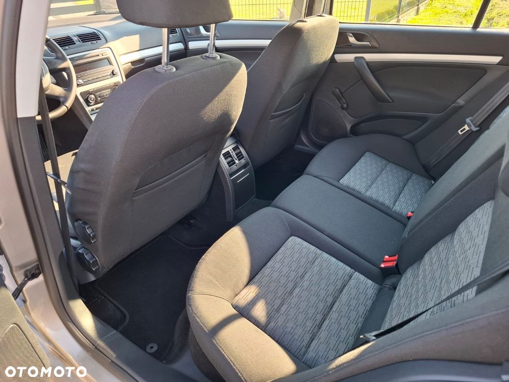 Skoda Octavia 1.6 Combi Style - 11