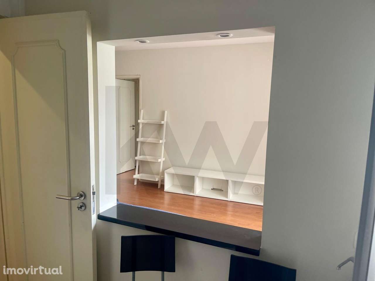 T2 com muita luz nos Capuchos | Equipado e semi-mobilado | Centro de L - Grande imagem: 5/29