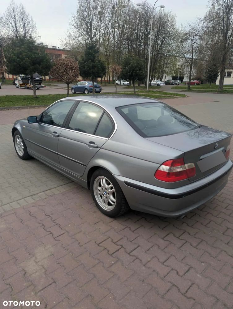 BMW Seria 3 318i - 10