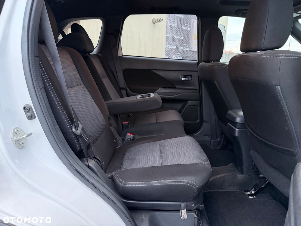 Mitsubishi Outlander - 12