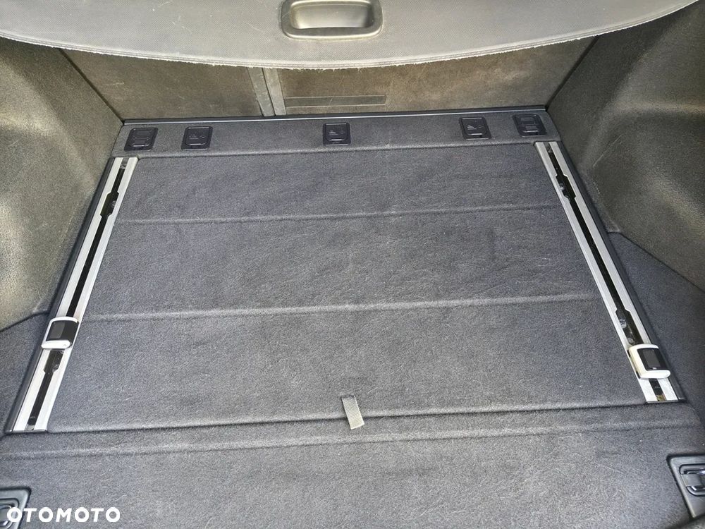 Hyundai i30 blue Kombi 1.4 Passion - 24
