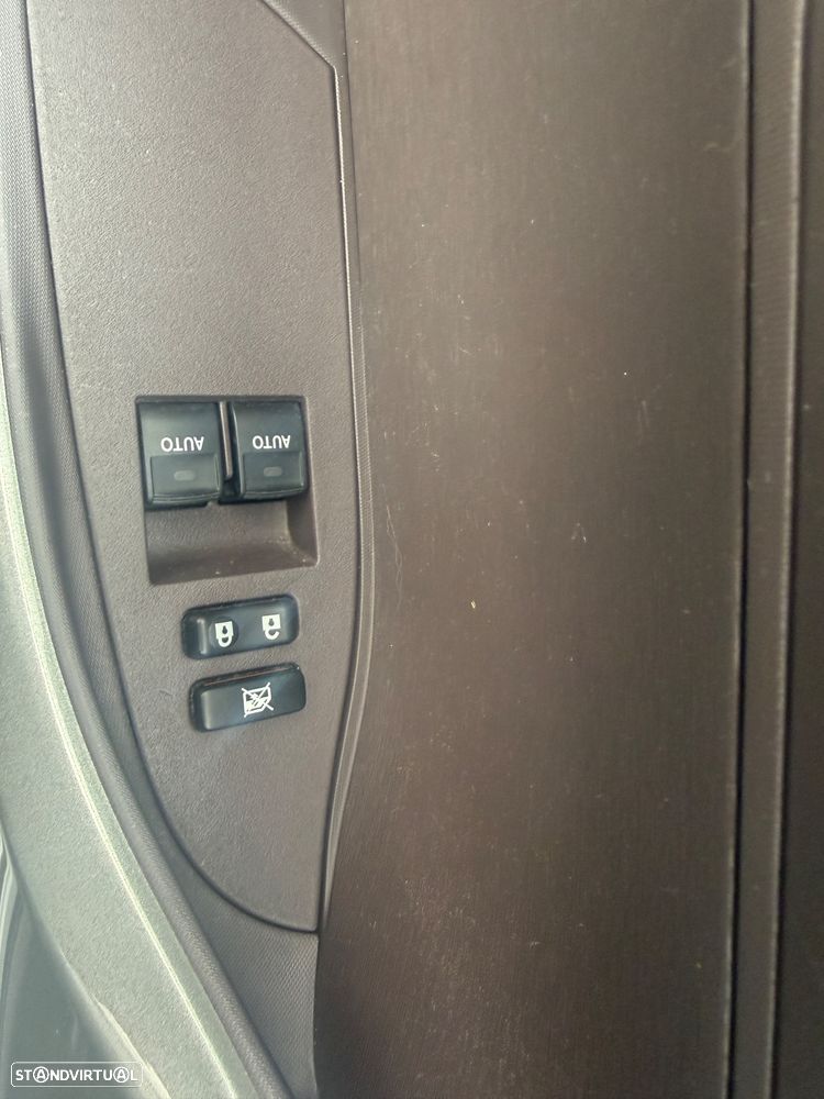 Toyota iQ 1.0 + - 17