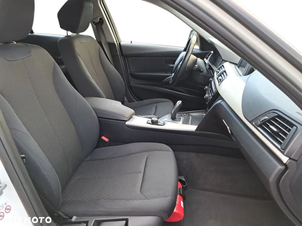 BMW Seria 3 318i GPF Advantage - 14