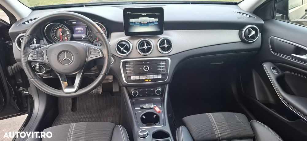 Mercedes-Benz GLA - 12