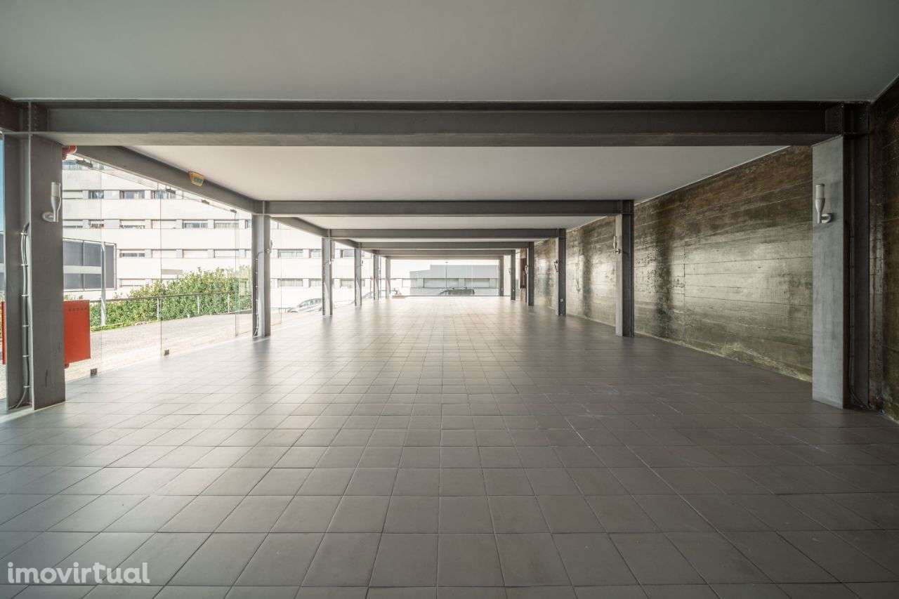 Ampla Loja a 2 minutos do centro da cidade de Guimarães - Grande imagem: 2/12