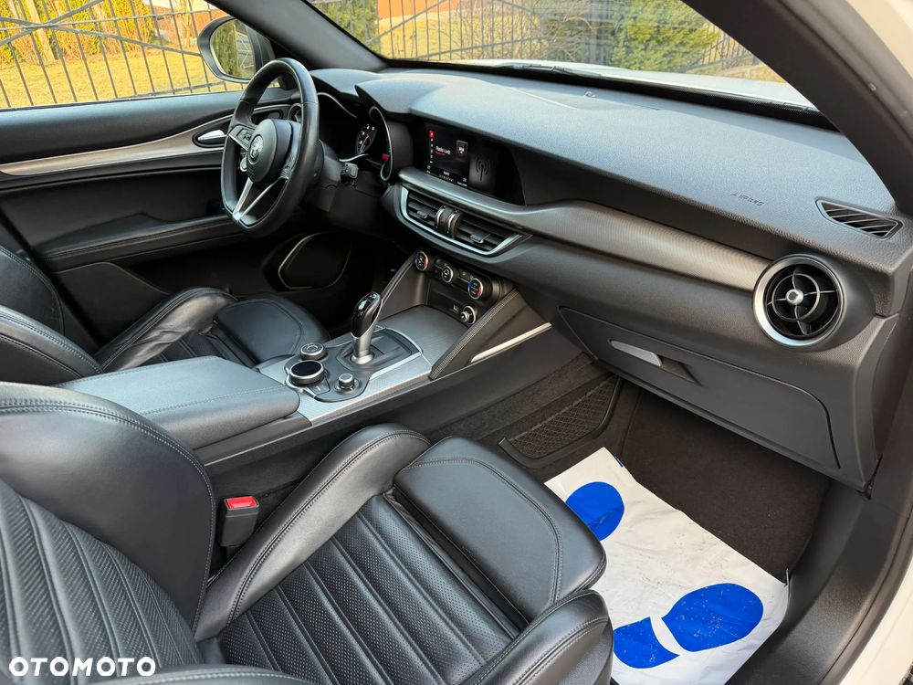 Alfa Romeo Stelvio 2.0 Turbo B-Tech Edition Q4 - 13