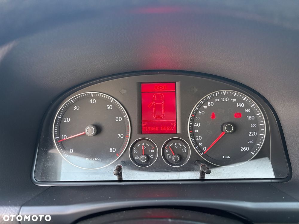 Volkswagen Touran - 35