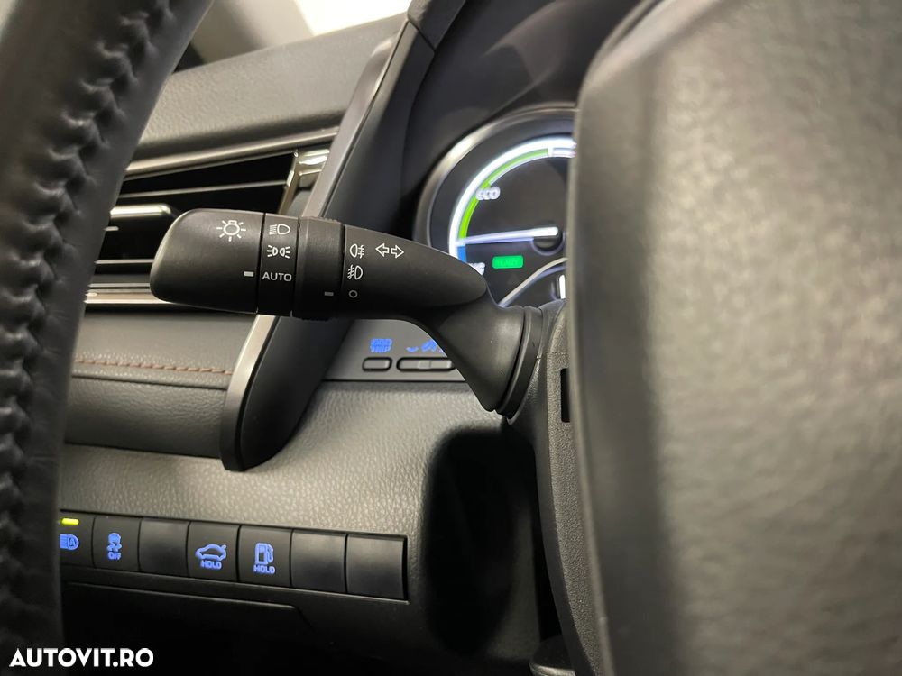 Toyota Camry 2.5 Hybrid Business - 22