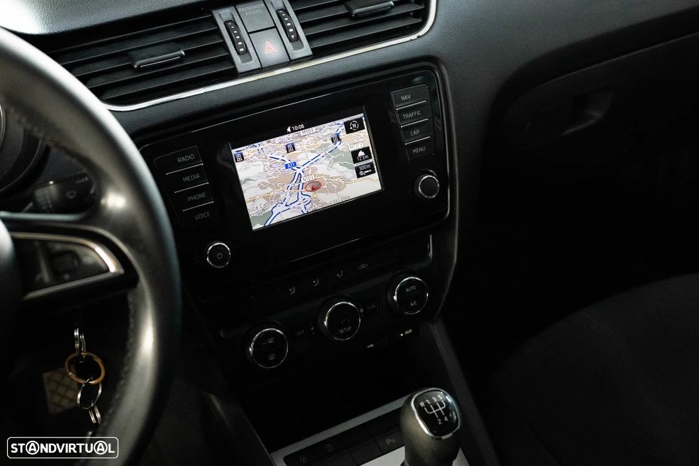 Skoda Octavia Break 1.6 TDi Sportline - 17