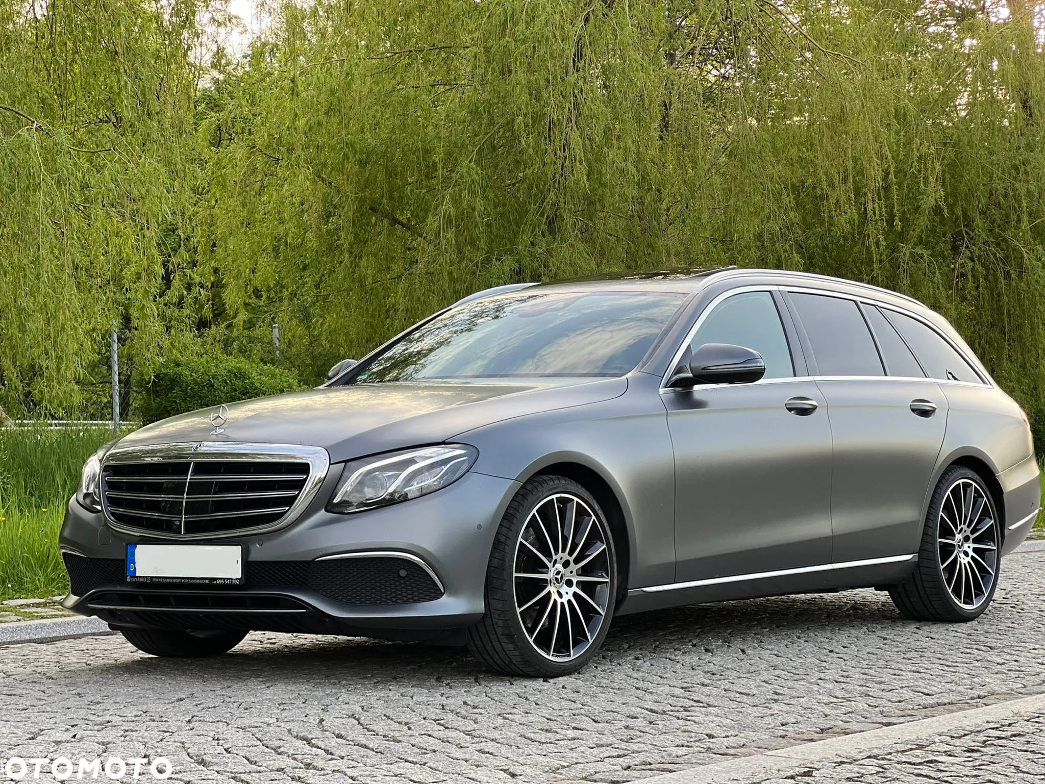 Mercedes-Benz Klasa E 220 d 4Matic T 9G-TRONIC Exclusive - 2