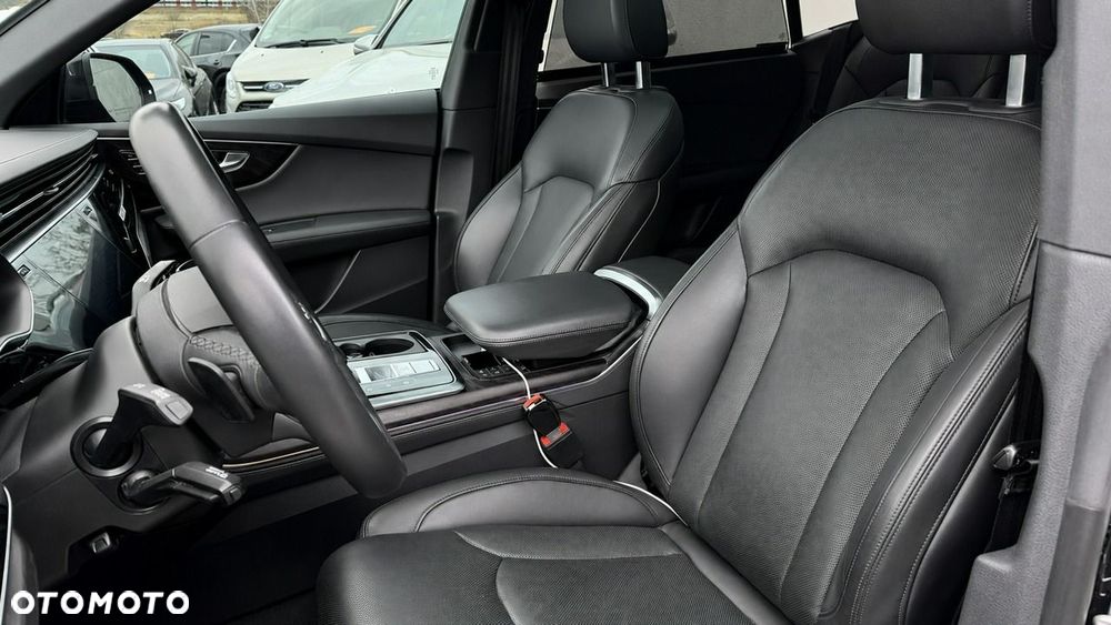 Audi Q8 - 8