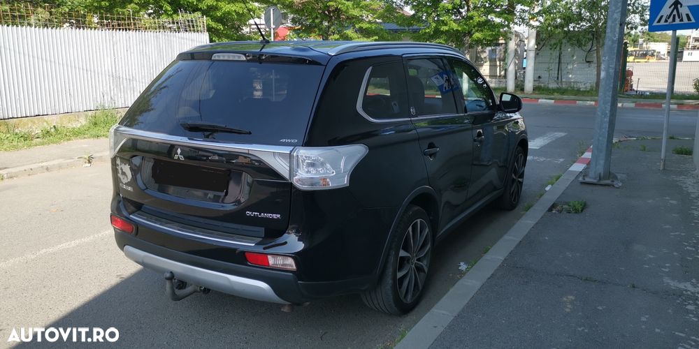 Mitsubishi Outlander 2.2 DI-D 4WD Automatik Edition+ - 3