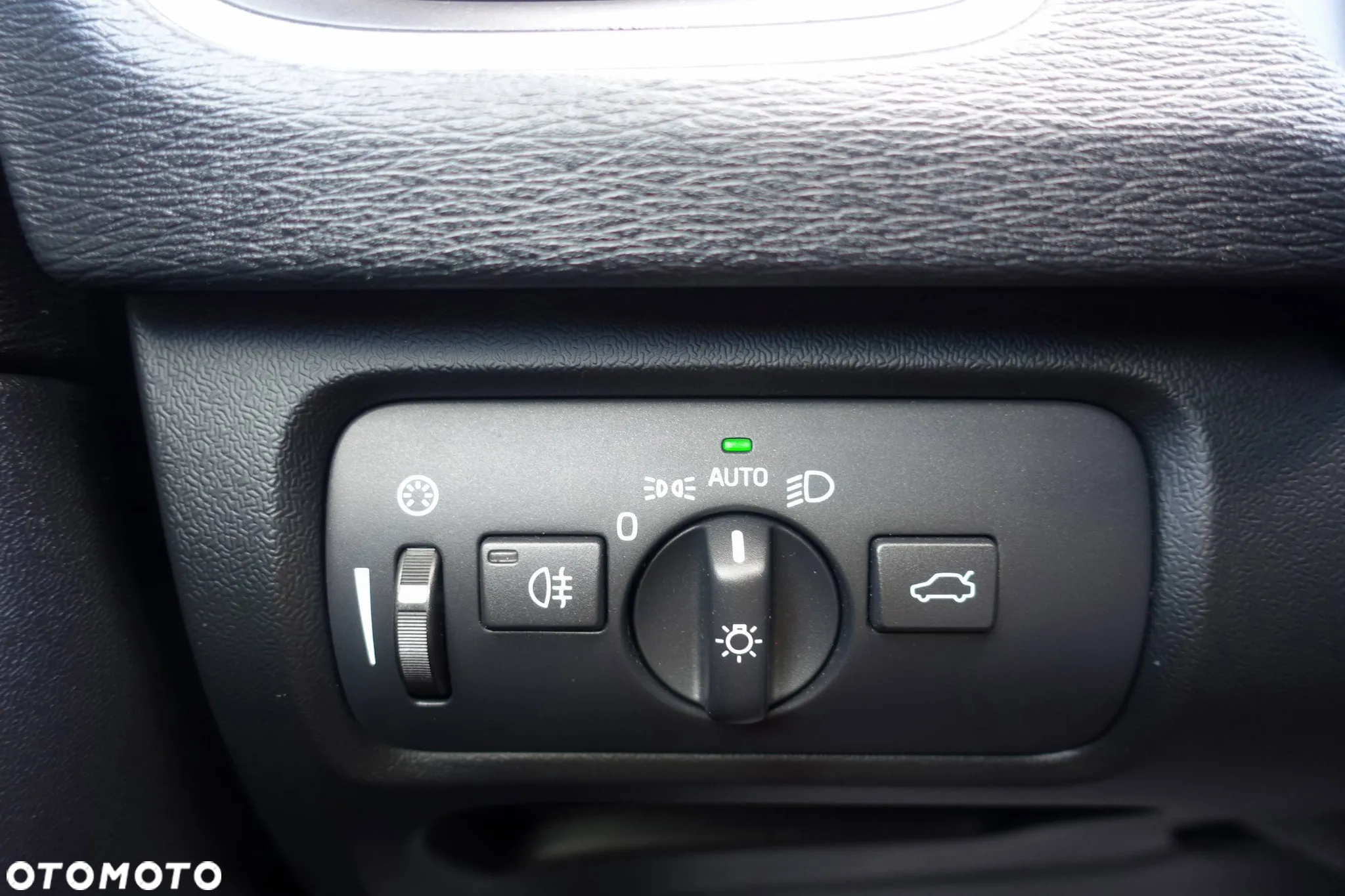 Volvo V40 D2 Momentum - 25