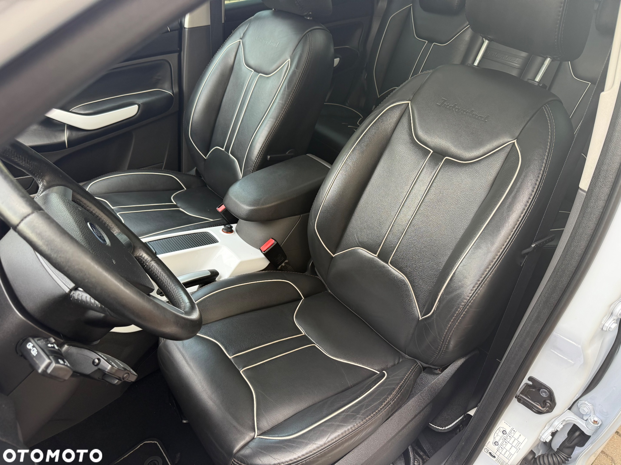 Ford Kuga 2.5 4x4 Individual - 26
