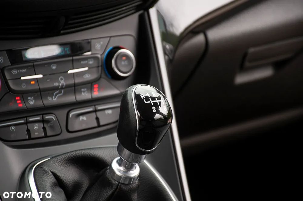 Ford Kuga 2.0 TDCi 4x4 SYNC - 34