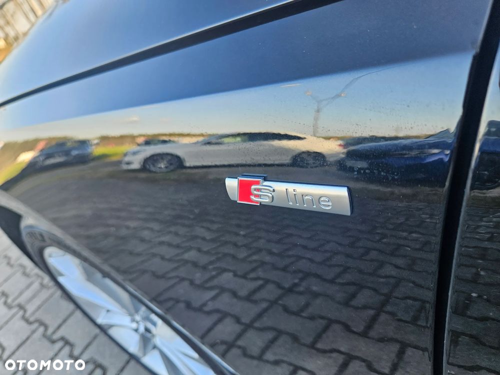 Audi A4 Avant 40 TFSI S tronic - 12