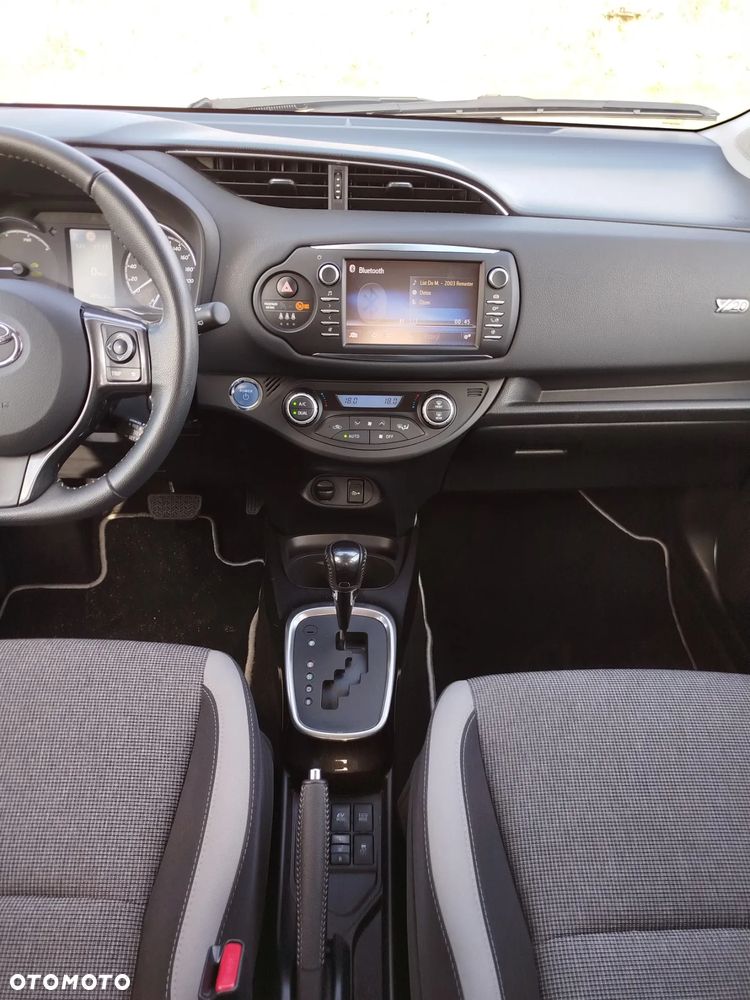 Toyota Yaris Hybrid 1.5 VVT-i Y20 Club - 13