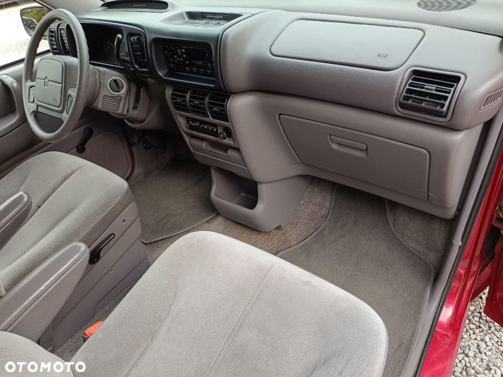Plymouth Voyager - 8