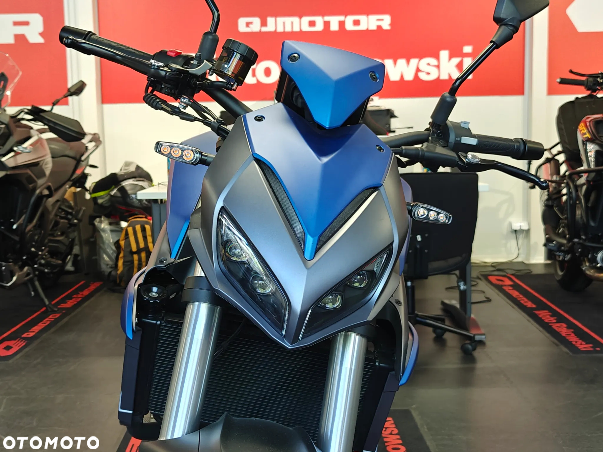 QJMOTOR SRK 700 - 6