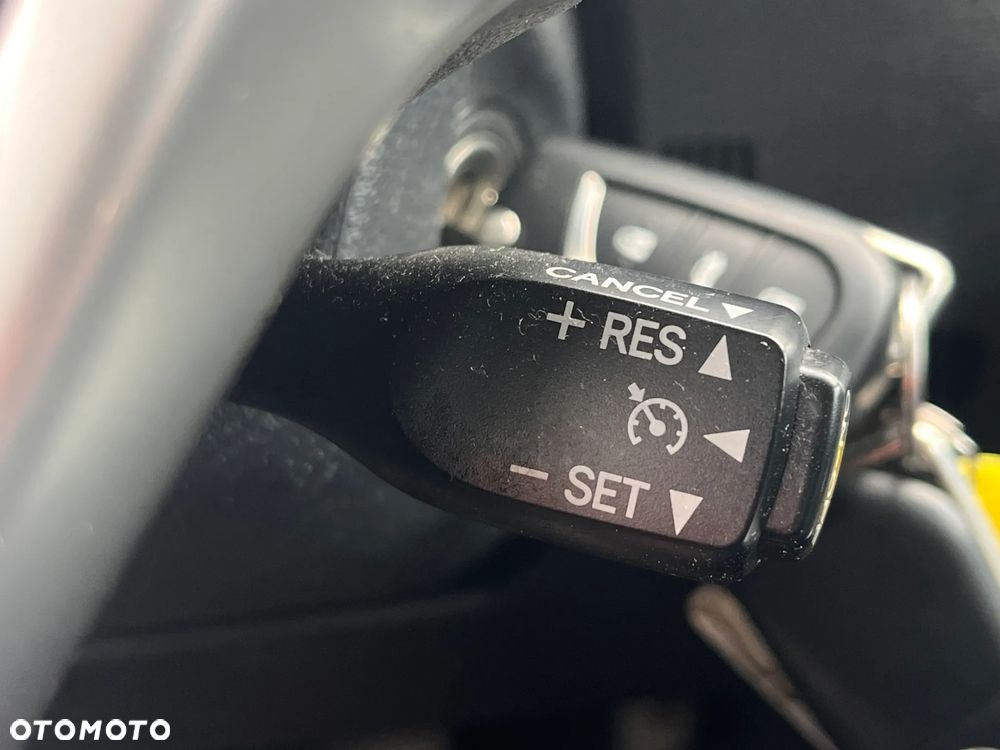 Toyota Avensis 1.6 Premium - 32