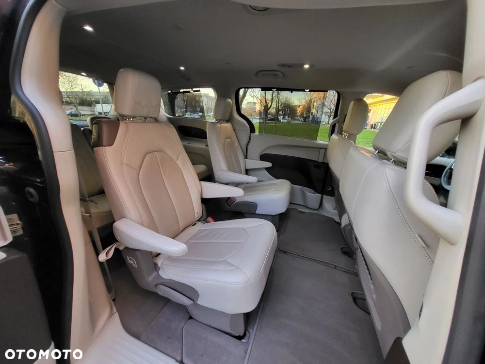 Chrysler Pacifica - 33