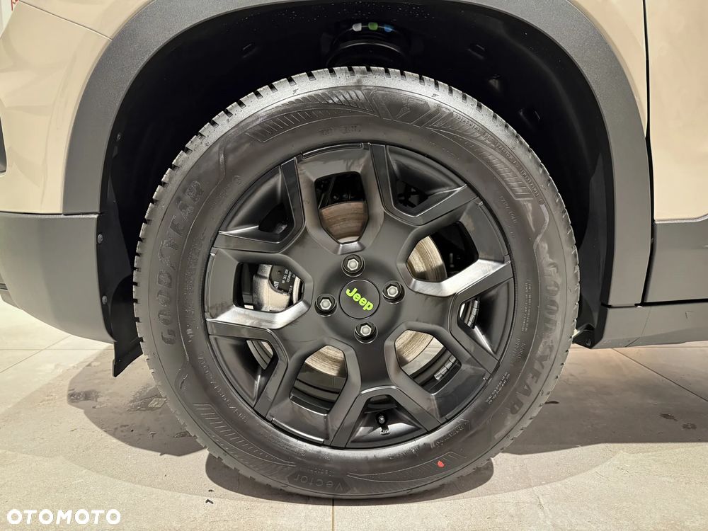 Jeep Avenger 1.2 T3 mHEV Overland 4xe eDCT6 - 9