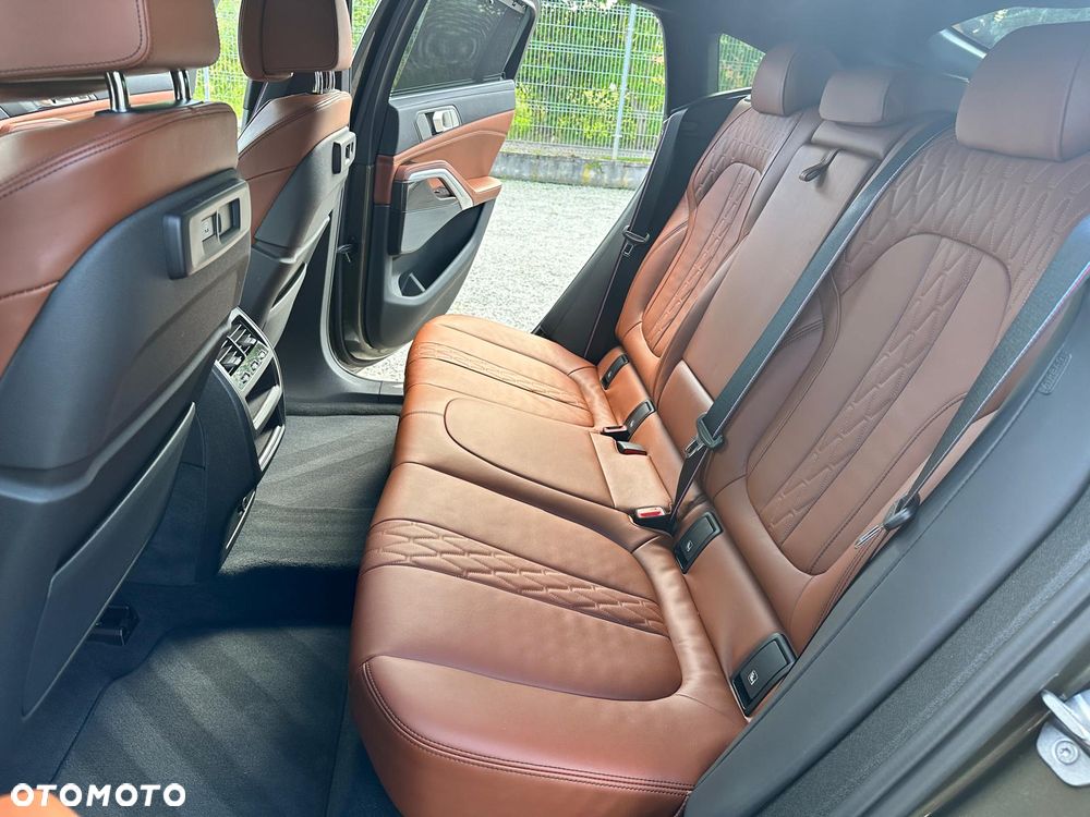 BMW X6 xDrive40d mHEV - 11