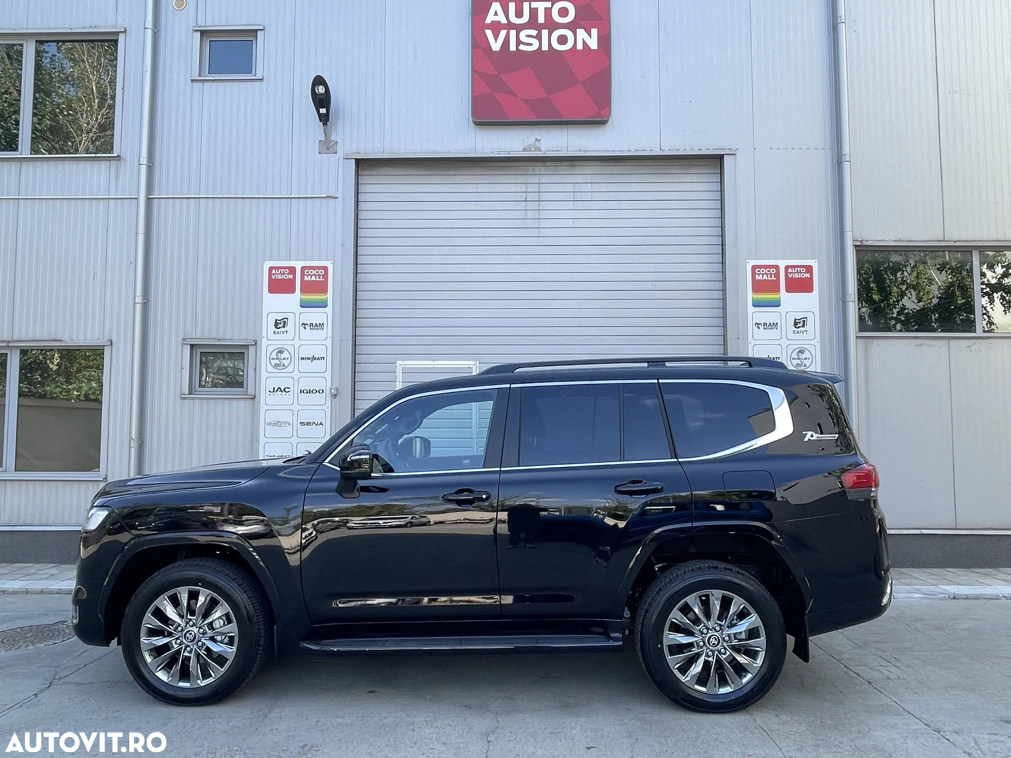 Toyota Land Cruiser 300 - 8