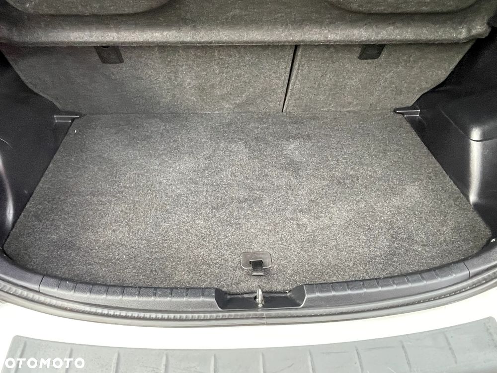 Toyota Yaris - 30