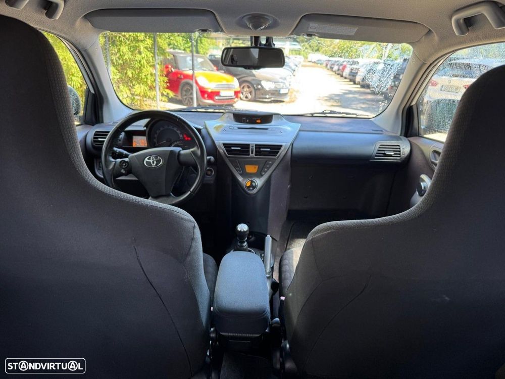 Toyota iQ 1.0 VVT-i - 13
