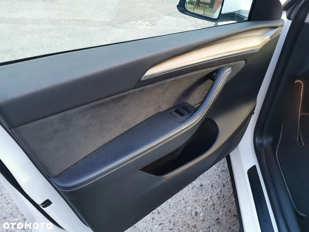 Tesla Model Y Standard - 16