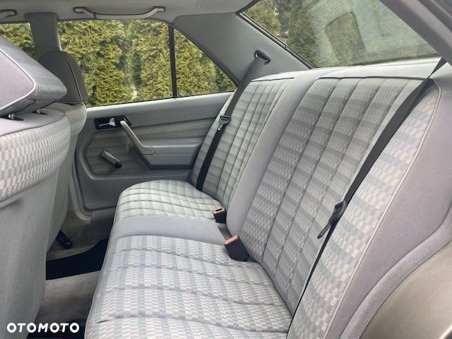 Mercedes-Benz W201 (190) - 11