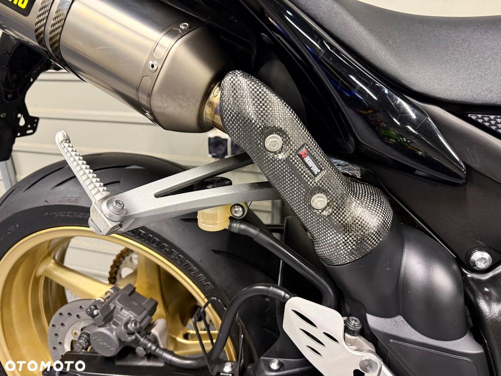 Yamaha R1 - 8