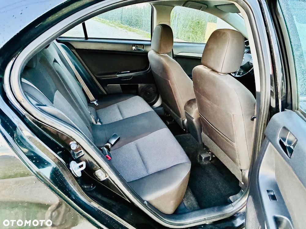 Mitsubishi Lancer 1.8 Intense - 12