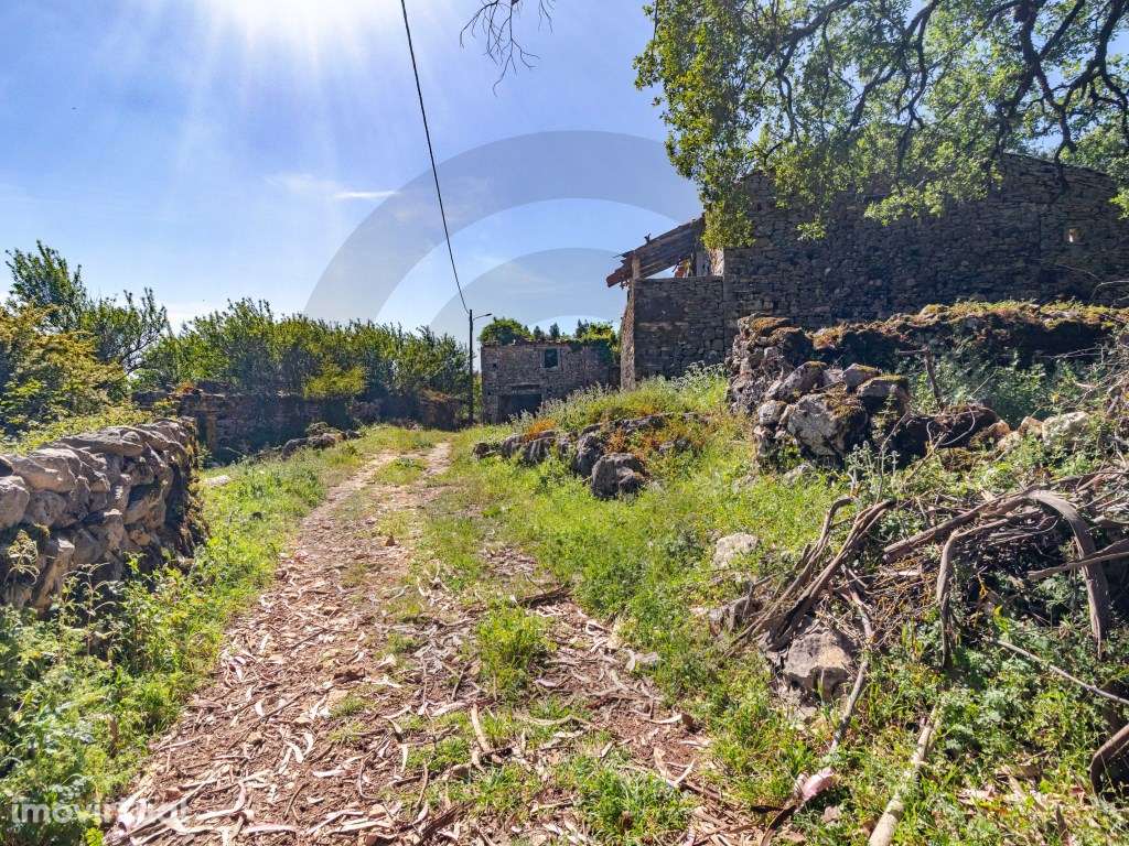 Ruina em pedra para reconstruir - S. Bento, Porto de Mós - Grande imagem: 4/10