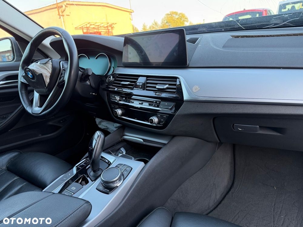 BMW Seria 5 530d xDrive Sport Line - 16