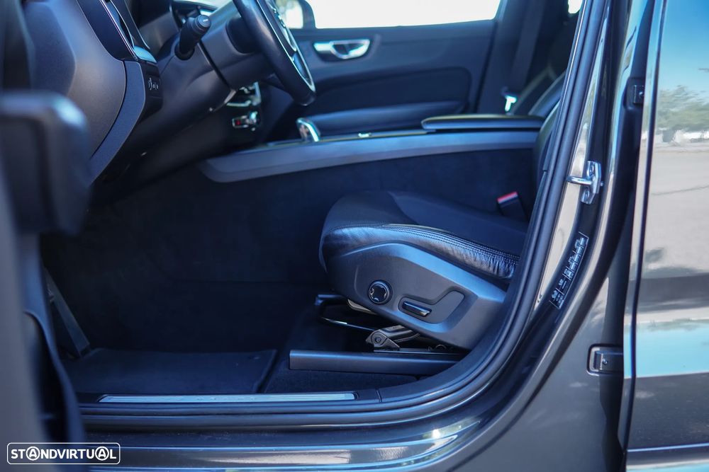 Volvo XC 60 2.0 T8 PHEV Momentum Plus AWD - 56