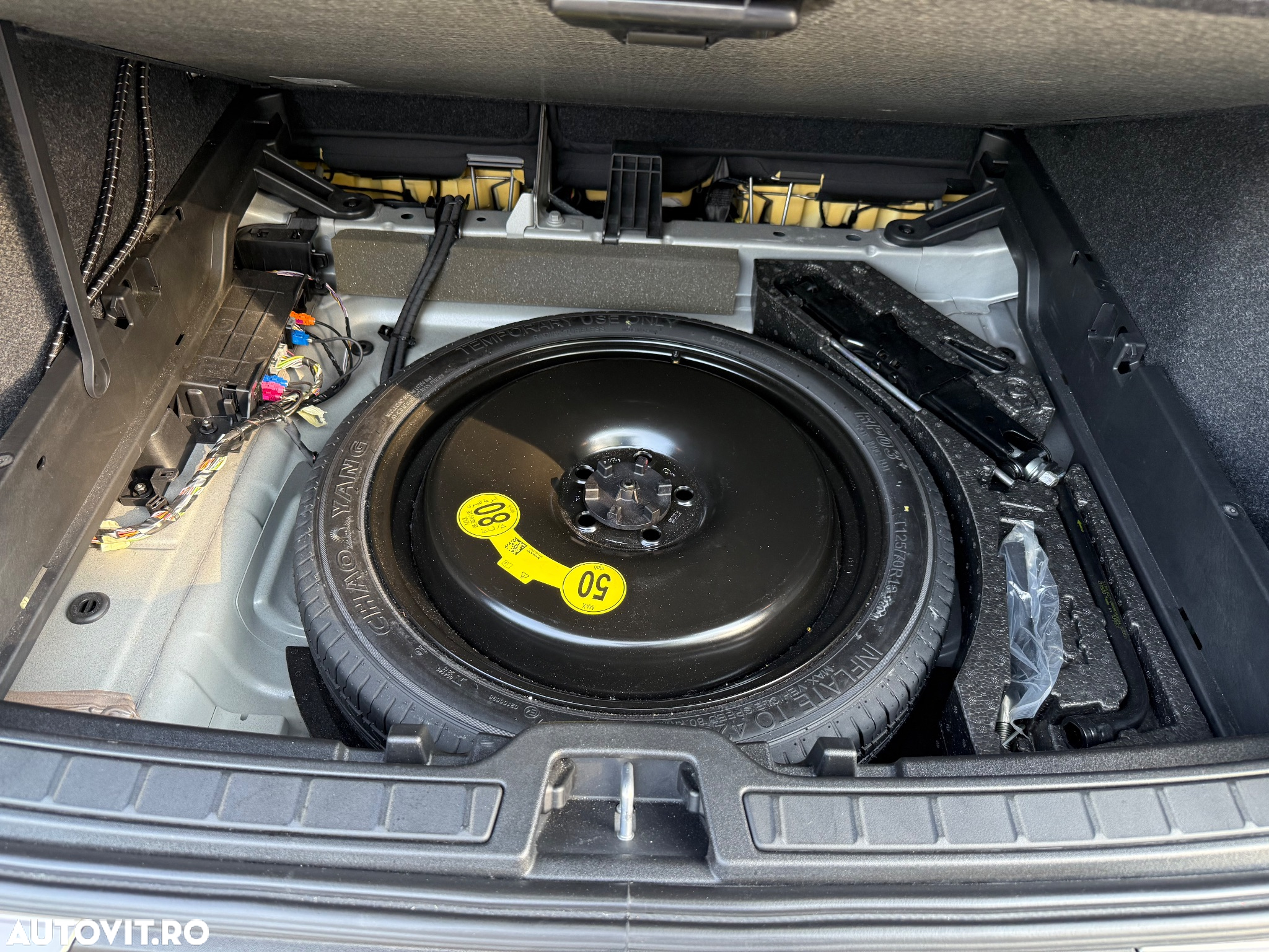Volvo XC 40 B4 AT8 AWD Mild Hybrid Momentum Pro - 14