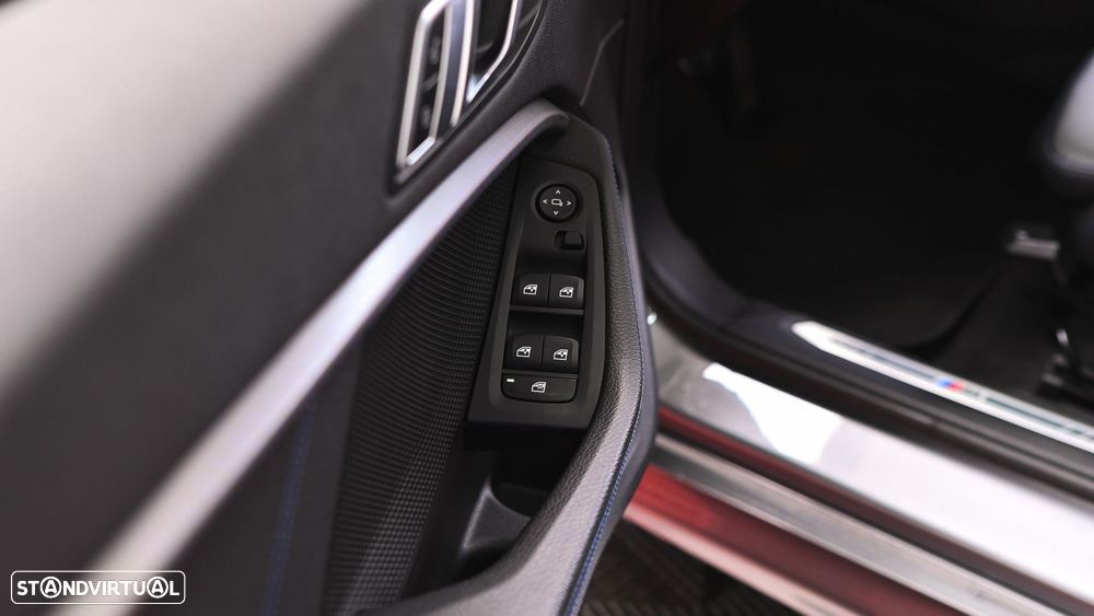 BMW 116 d Pack Desportivo M Auto - 43