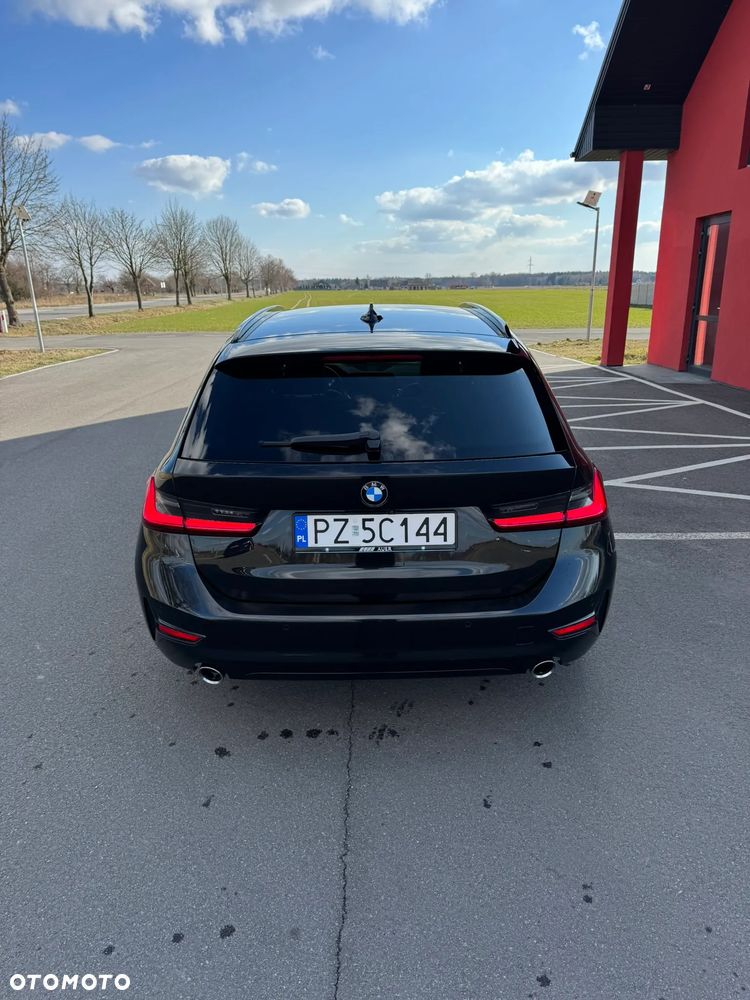 BMW Seria 3 320d Sport Line - 9