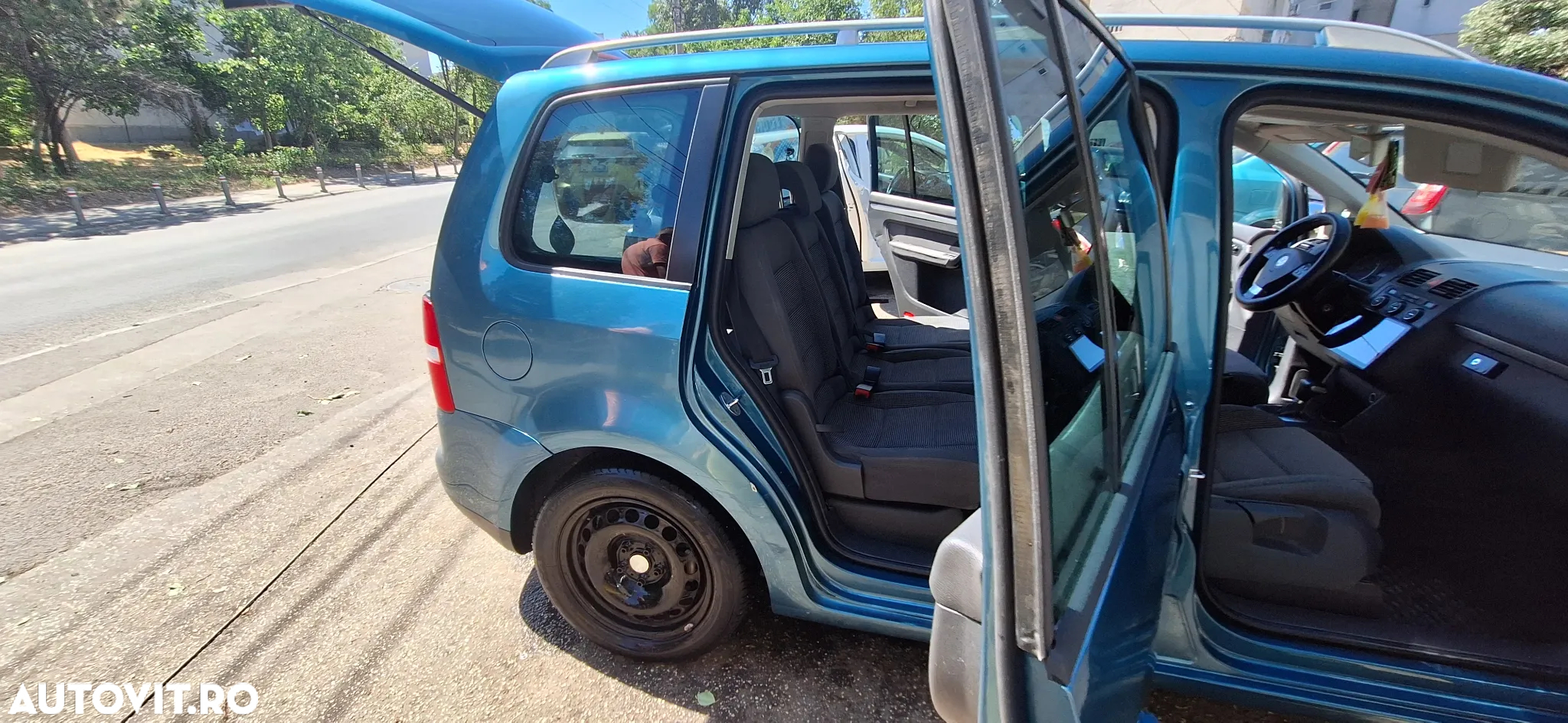 Volkswagen Touran - 10