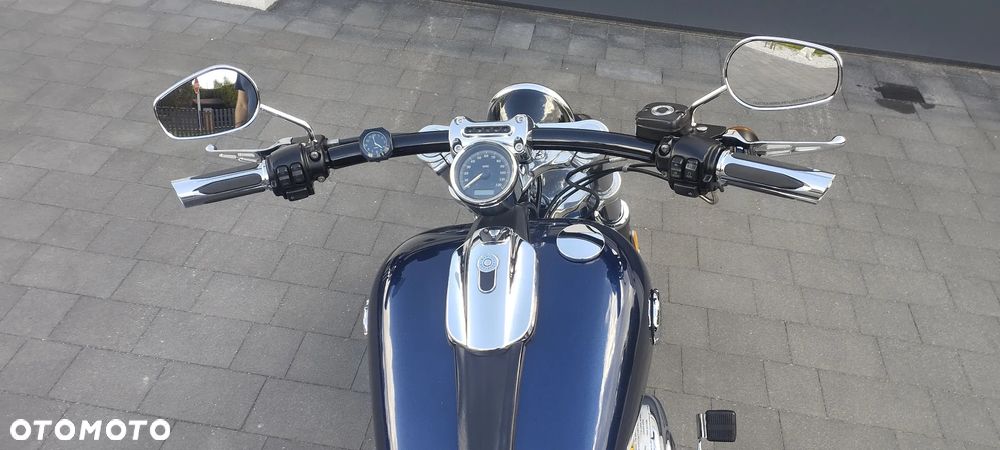 Harley-Davidson Softail Breakout - 27