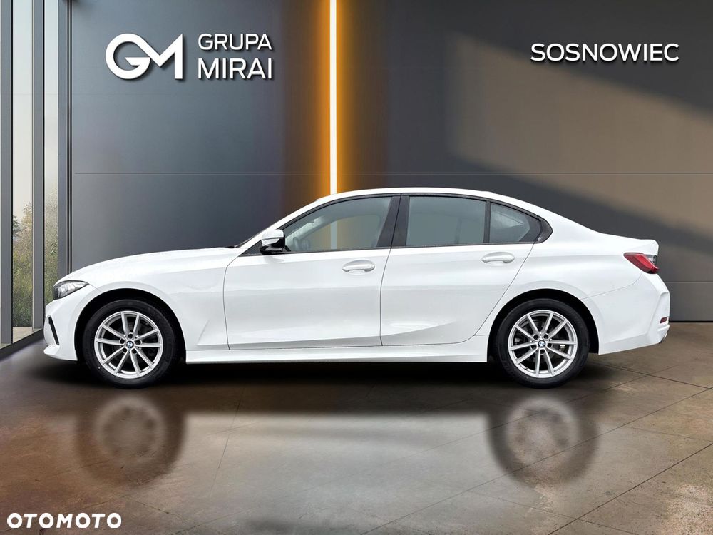 BMW 318I 2024 photo 2