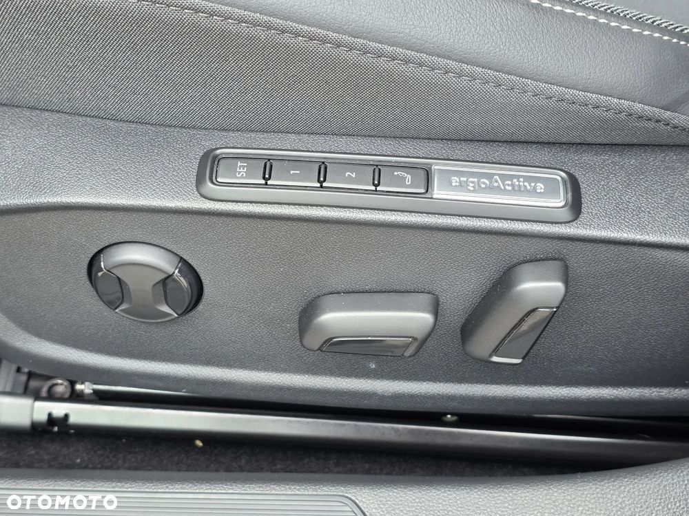 Volkswagen Golf - 11