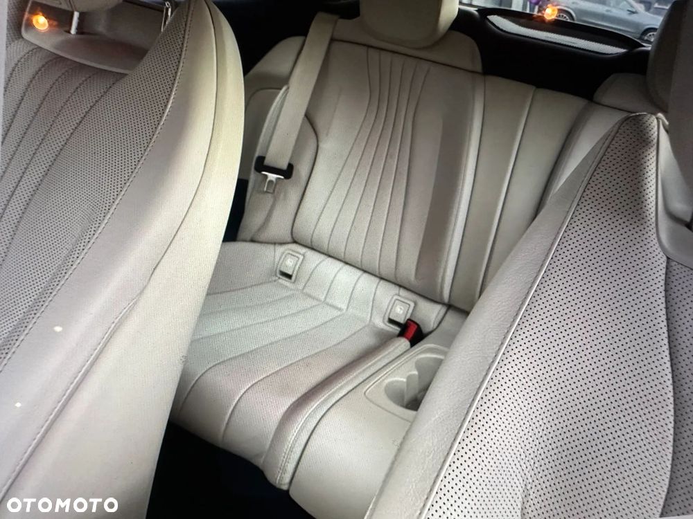 Mercedes-Benz Klasa E 300 9G-TRONIC AMG Line - 21