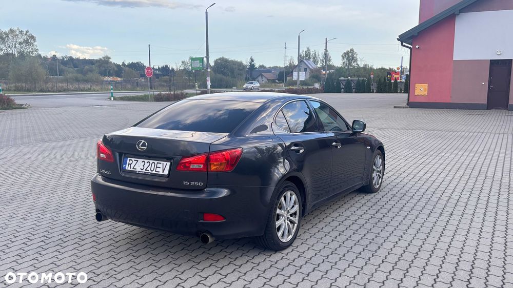Lexus IS - 3