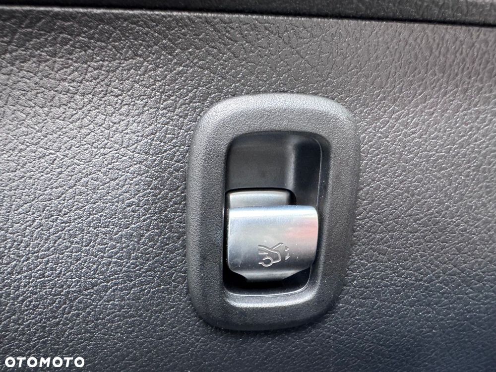 Mercedes-Benz Klasa C 180 mHEV AMG - 28