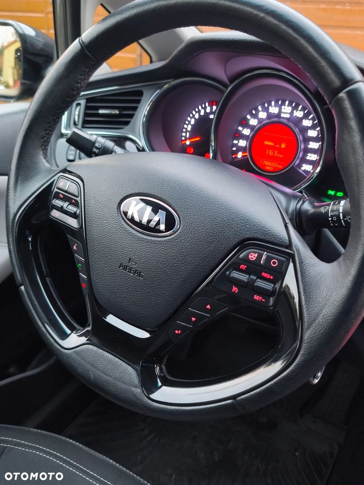 Kia Ceed 1.6 GDI Platinum Edition - 25