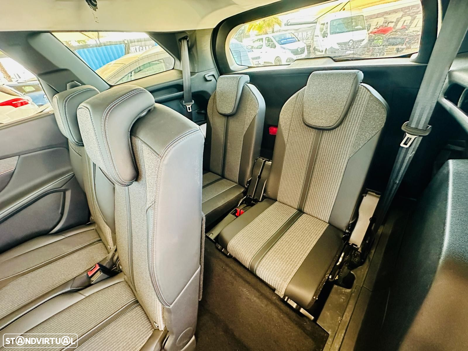 Peugeot 5008 1.5 BlueHDi Allure EAT8 - 25